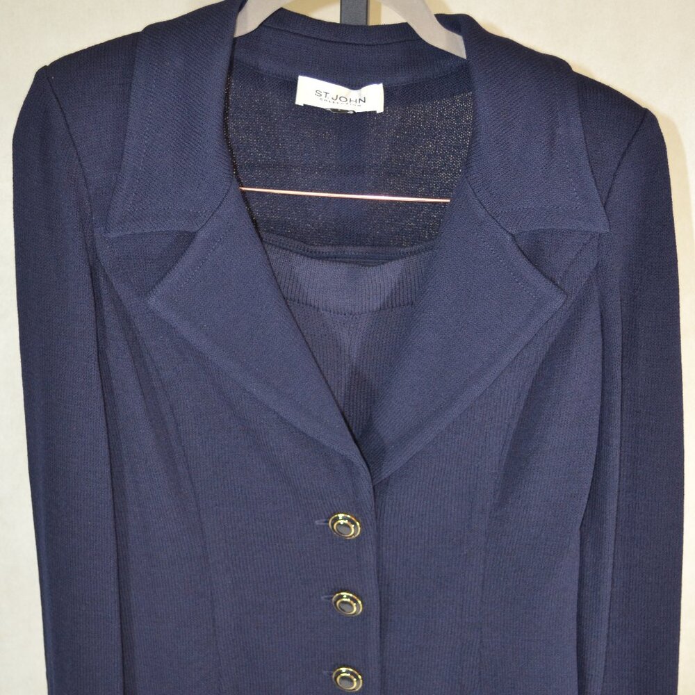 ST. JOHN COLLECTION NAVY BLUE  / WHITE AND GOLD TWO PIECE PANTS SET SIZE 6 / 2